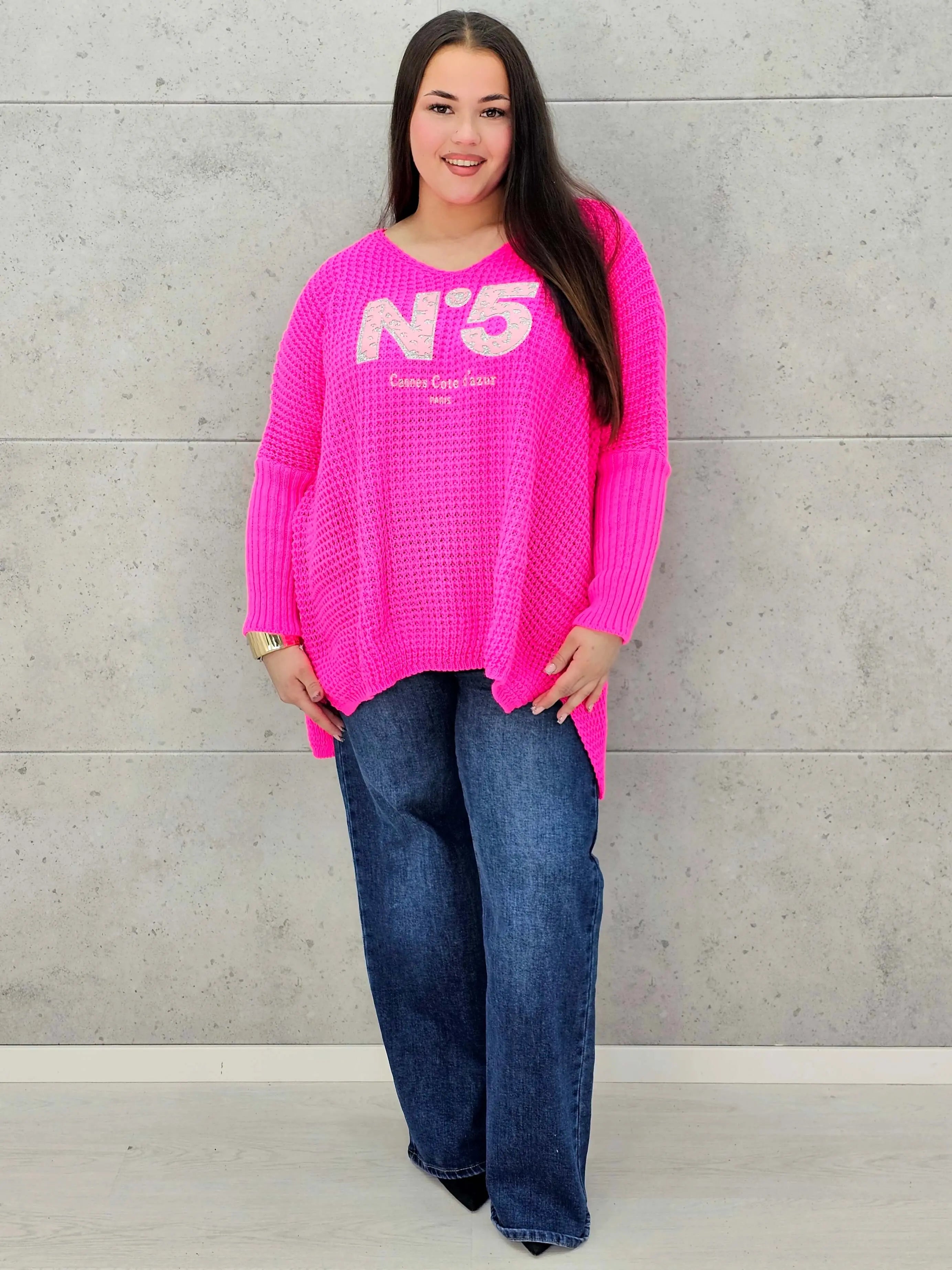 Sweter plus size z aplikacją – styl i wygoda w jednym  Stylowa XL Stylowa XL