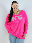 Sweter plus size z aplikacją – styl i wygoda w jednym  Stylowa XL Stylowa XL