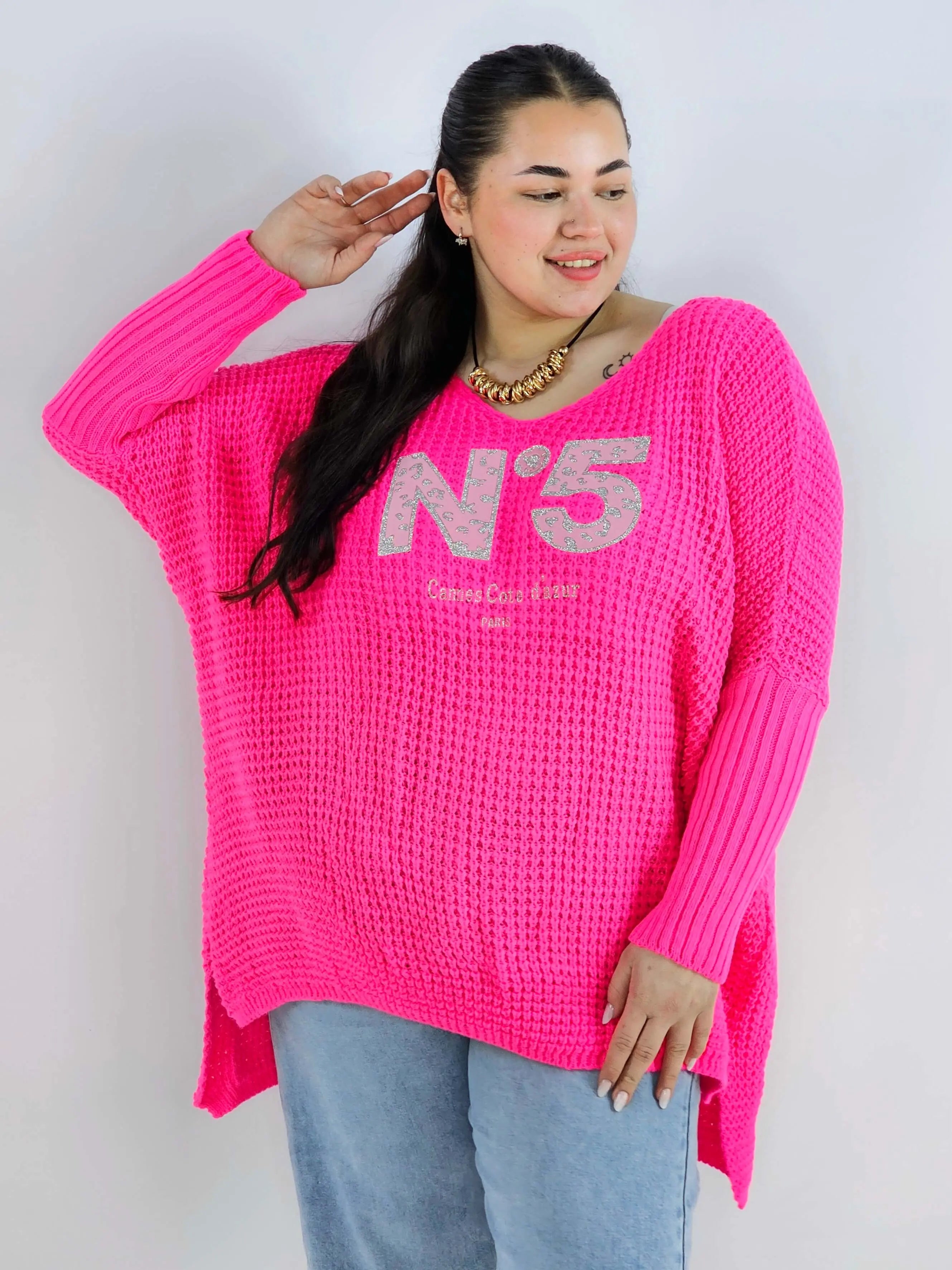 Sweter plus size z aplikacją – styl i wygoda w jednym  Stylowa XL Stylowa XL