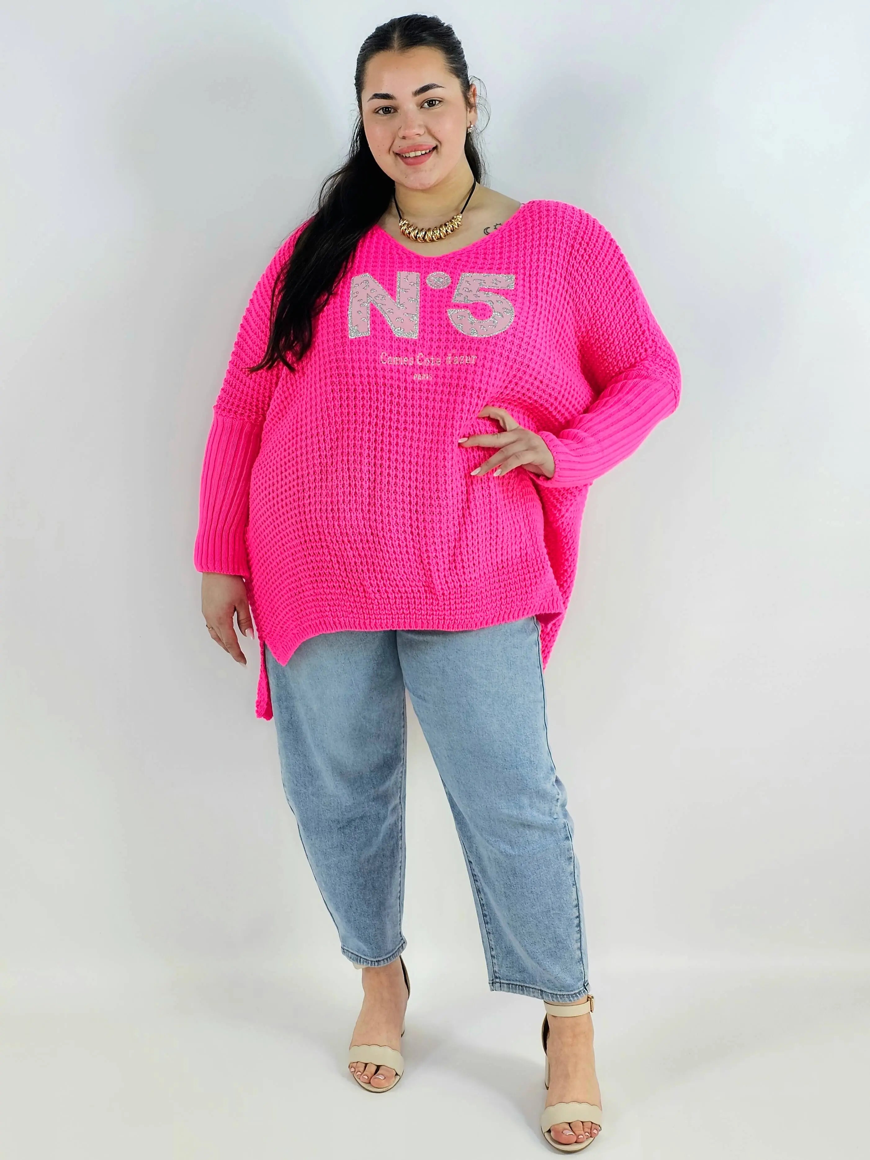 Sweter plus size z aplikacją – styl i wygoda w jednym  Stylowa XL Stylowa XL