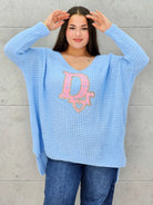 Sweter plus size z dekoltem V i aplikacją – wygoda i styl w jednym  Stylowa XL Stylowa XL