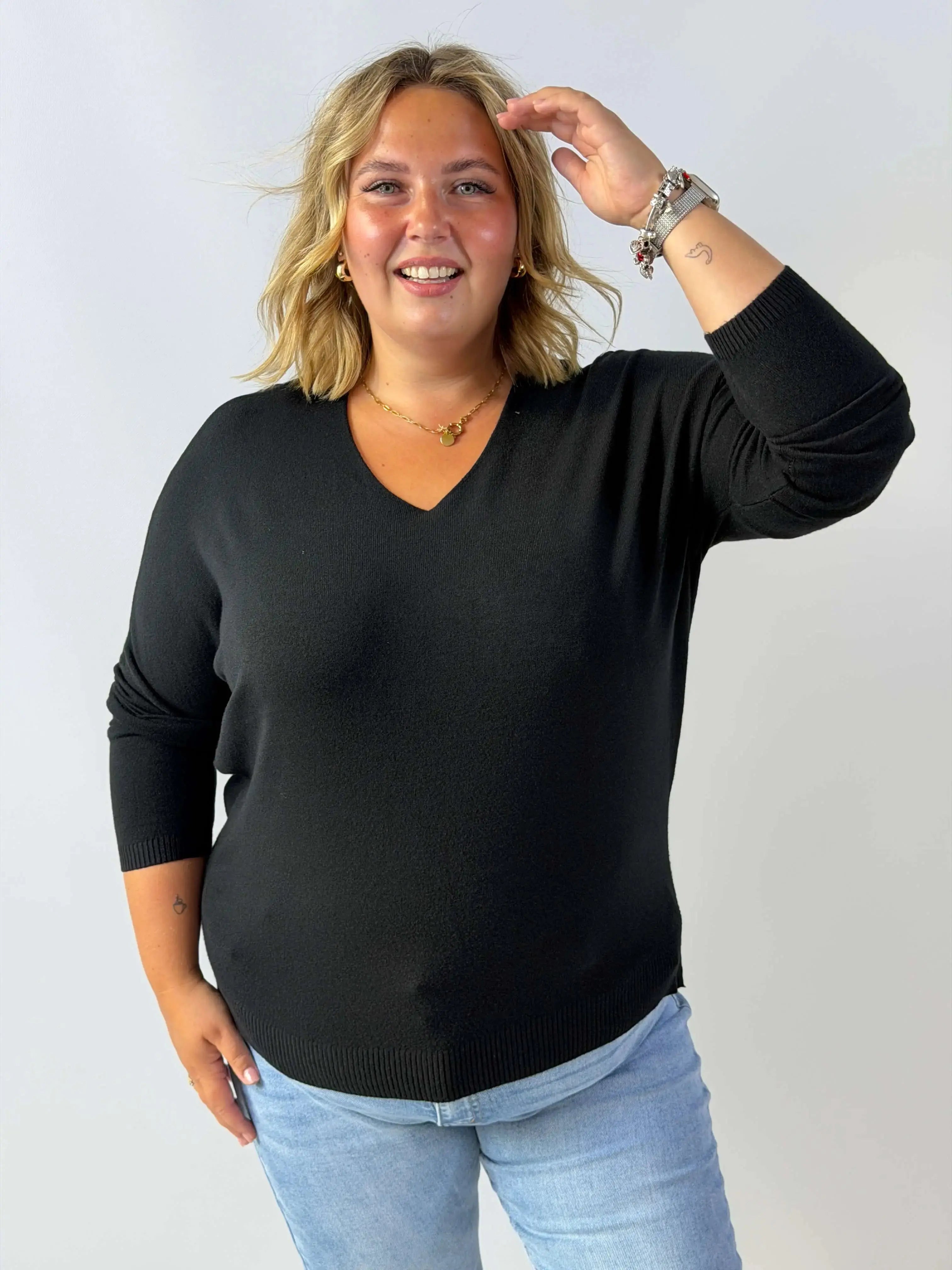 Sweterek Plus Size z dekoltem V – miękkość, wygoda i kobiecy styl Stylowa XL