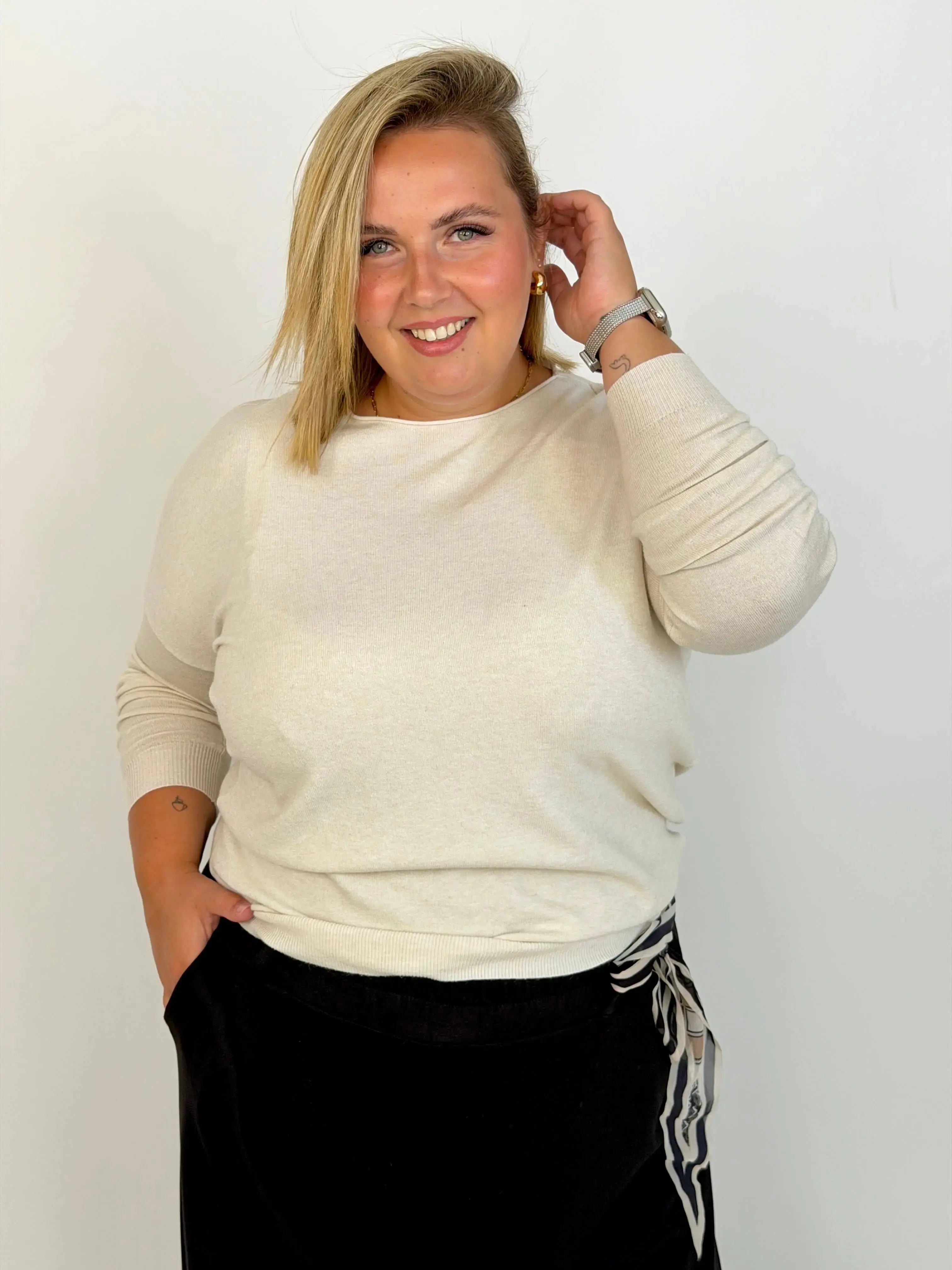 Sweterek Plus Size, Który Pokochasz – Miękki, Wygodny i Pełen Kobiecego Uroku Stylowa XL