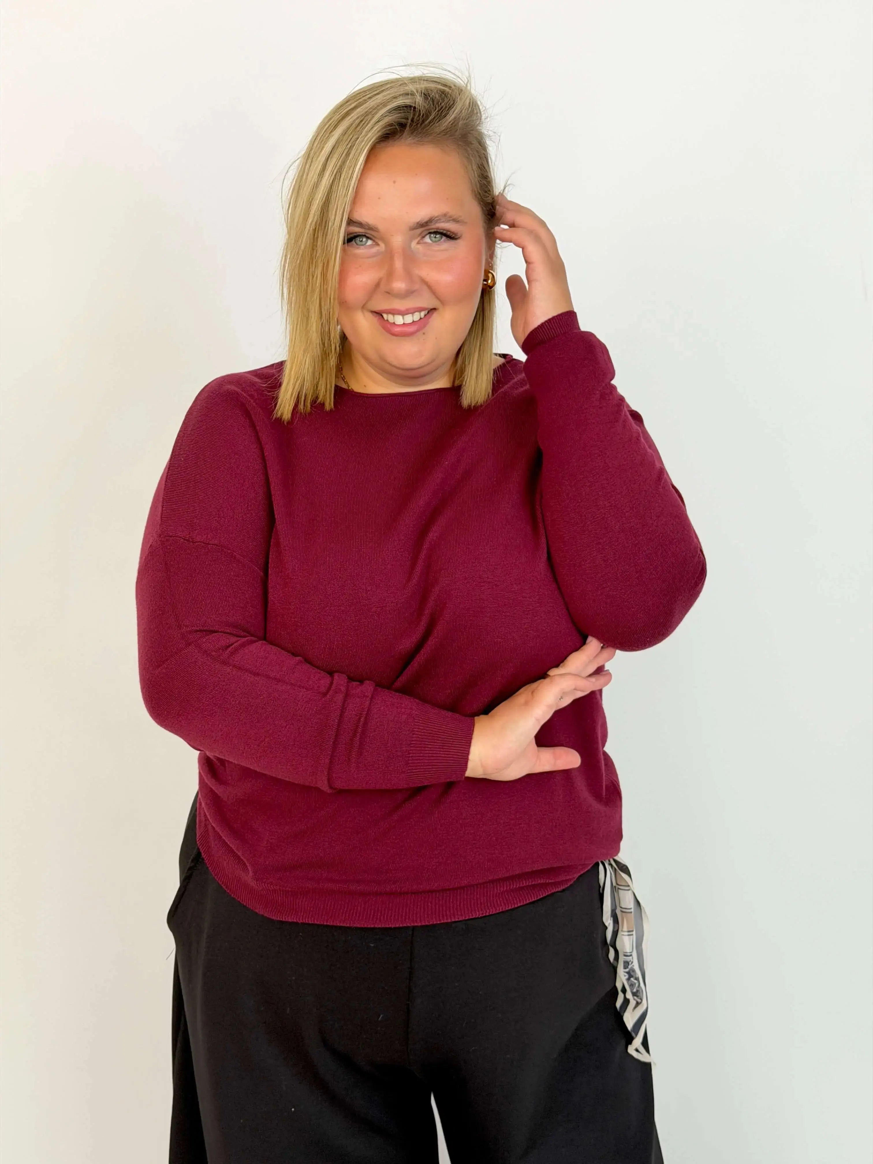 Sweterek Plus Size, Który Pokochasz – Miękki, Wygodny i Pełen Kobiecego Uroku Stylowa XL