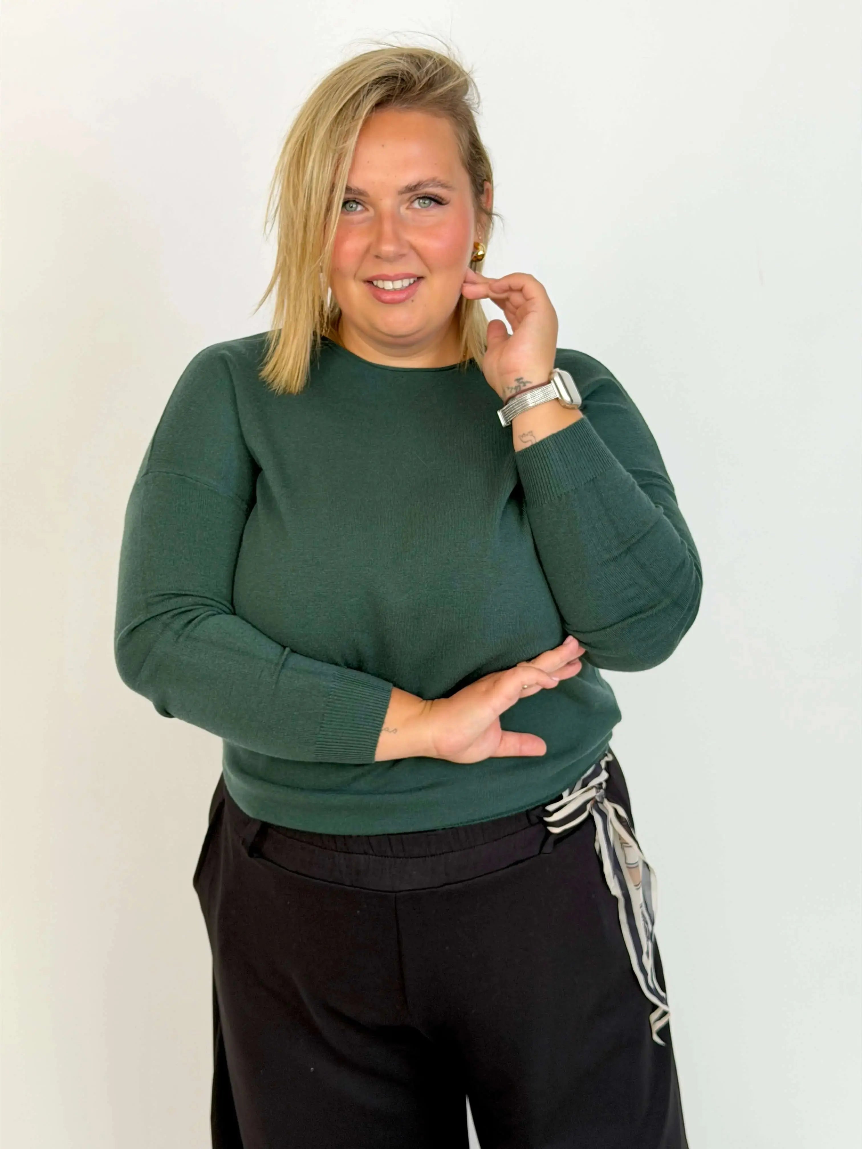 Sweterek Plus Size, Który Pokochasz – Miękki, Wygodny i Pełen Kobiecego Uroku Stylowa XL