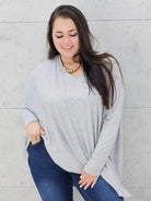 Sweterek oversize plus size z dekoltem V – lekki i kobiecy Stylowa XL