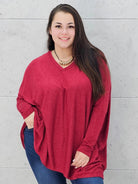 Sweterek oversize plus size z dekoltem V – lekki i kobiecy Stylowa XL