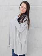 Sweterek oversize plus size z dekoltem V – lekki i kobiecy Stylowa XL