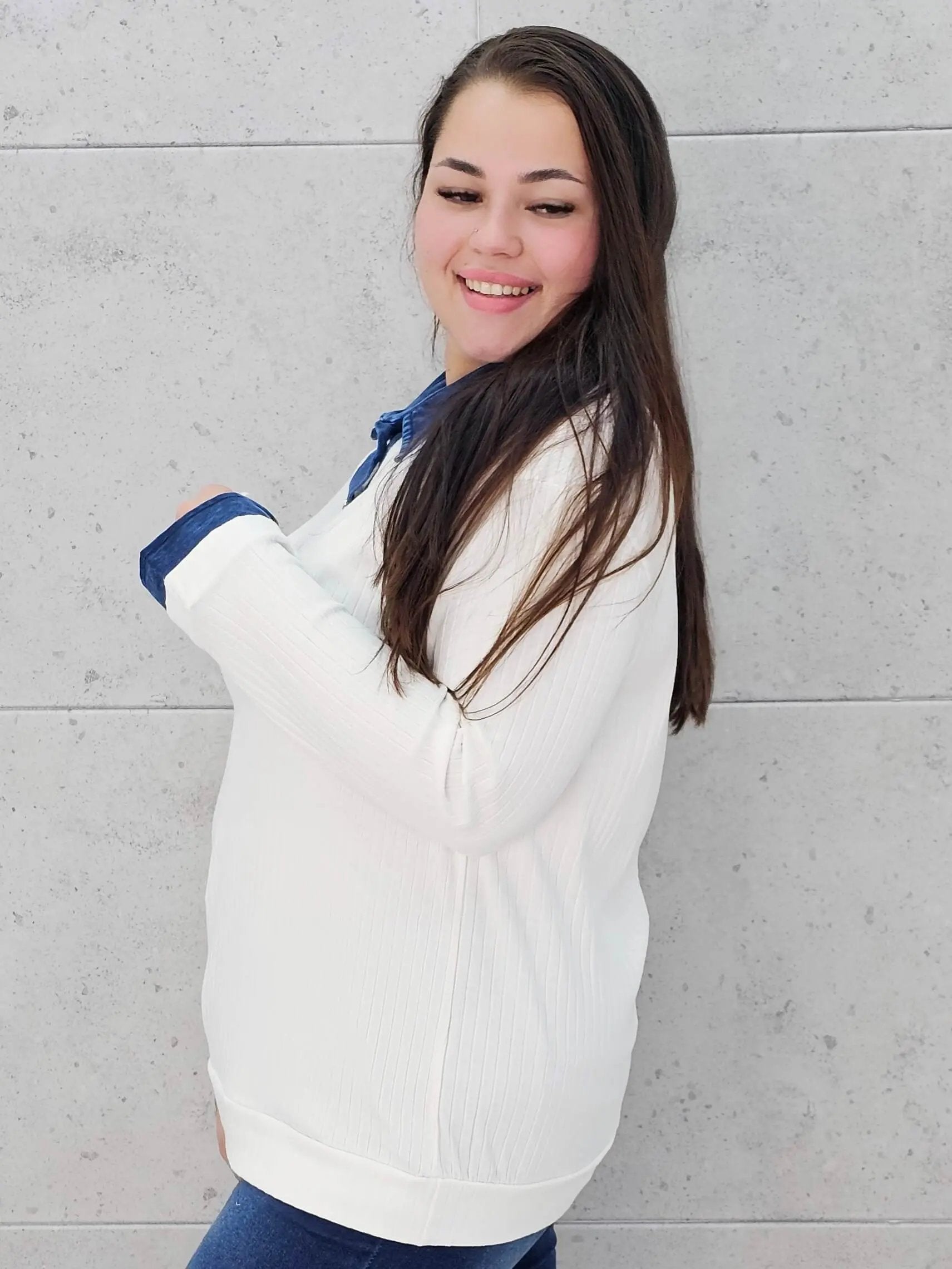 Sweterkowa bluzka plus size z jeansowym kołnierzykiem Stylowa XL