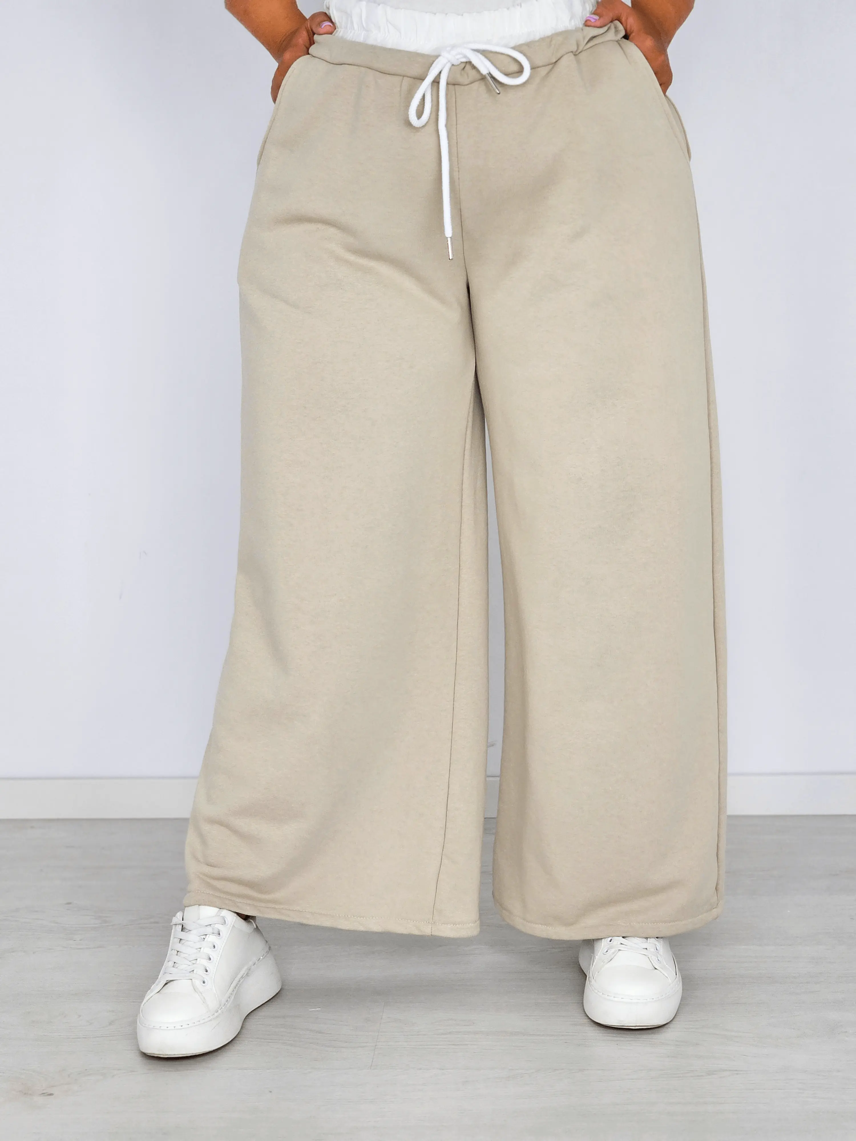 Szerokie spodnie dresowe z wiązaniem Stylowa XL