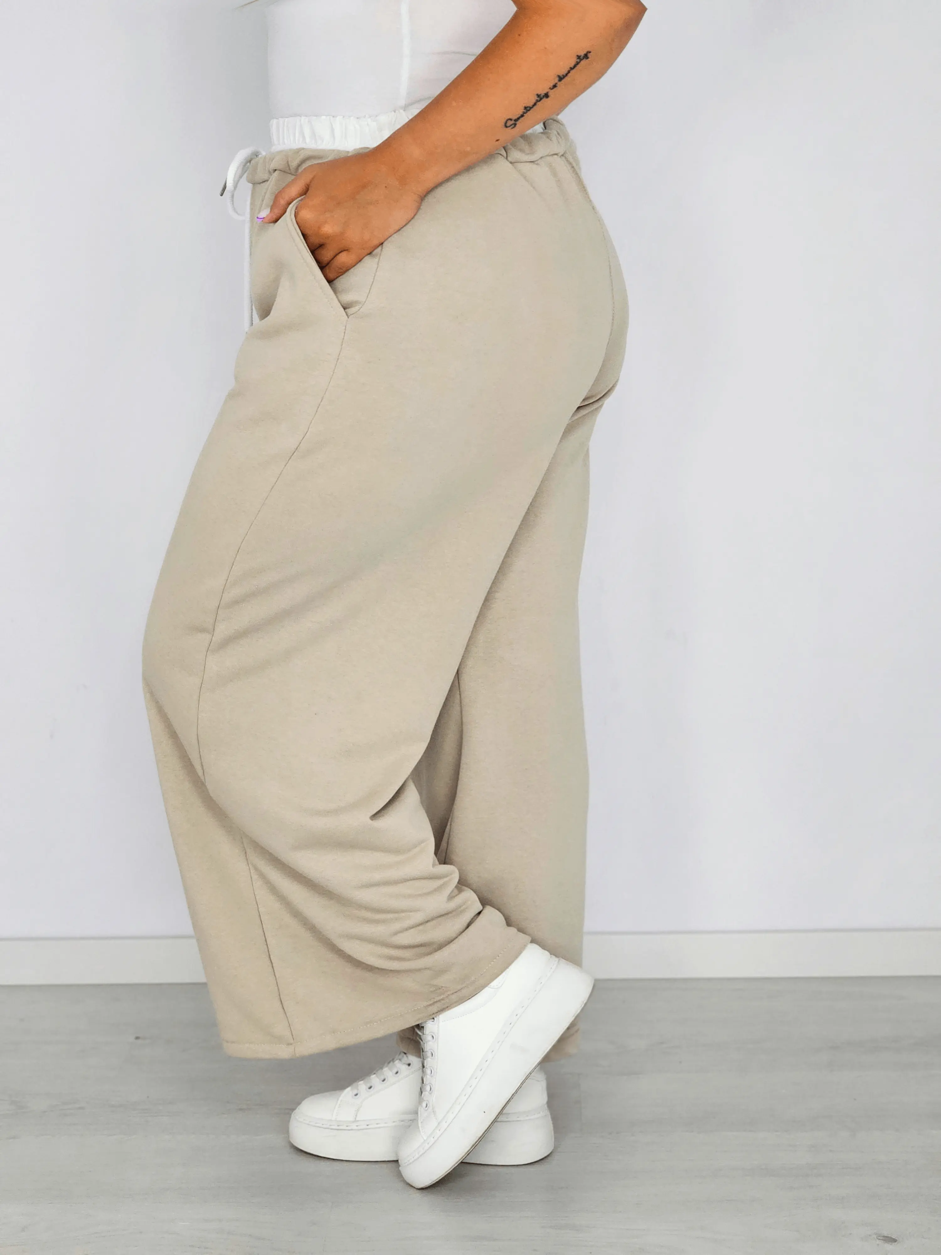 Szerokie spodnie dresowe z wiązaniem Stylowa XL