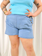 Szorty plus size Livans z ozdobnymi guzikami – wygodne, stylowe XXL Stylowa XL