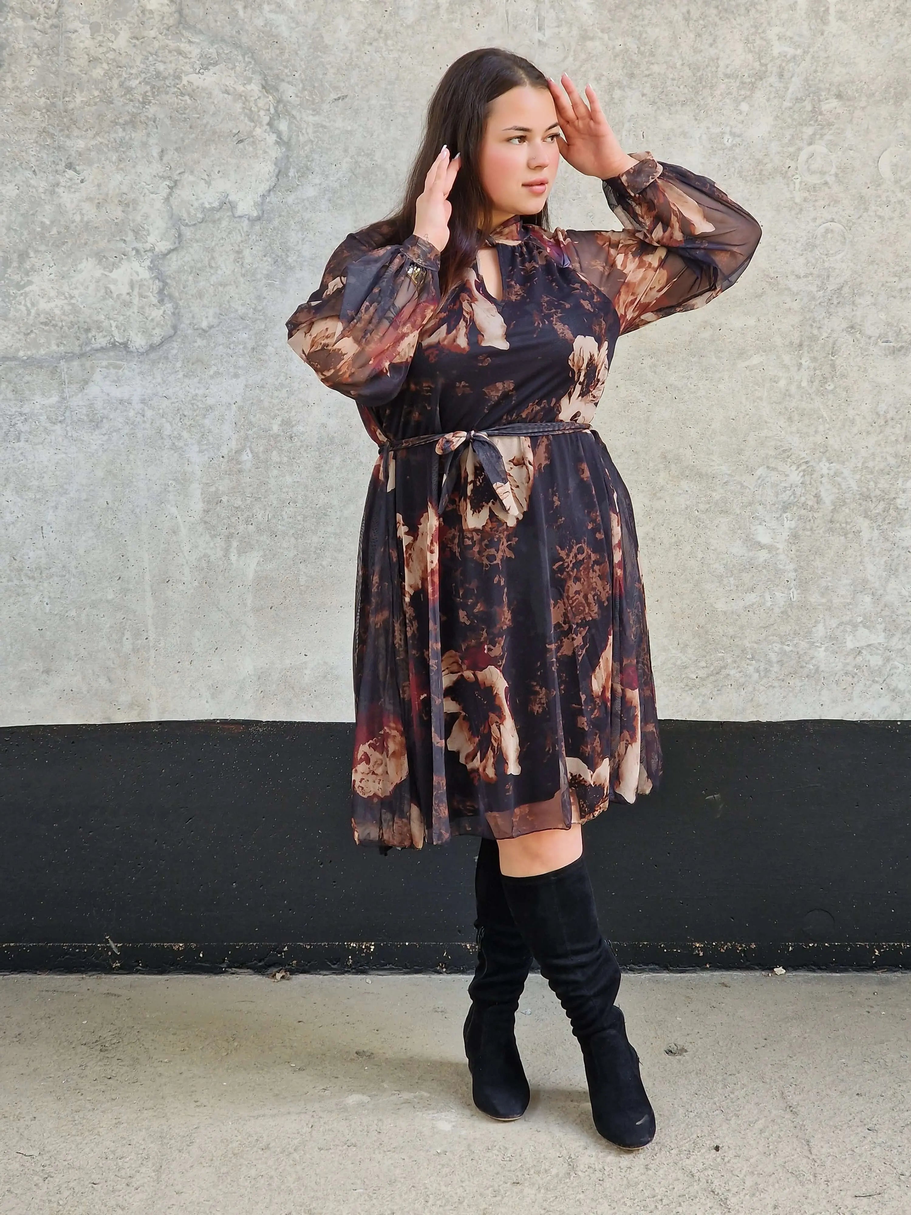 Szyfonowa sukienka plus size w kwiaty – elegancja i lekkość  Stylowa XL Stylowa XL