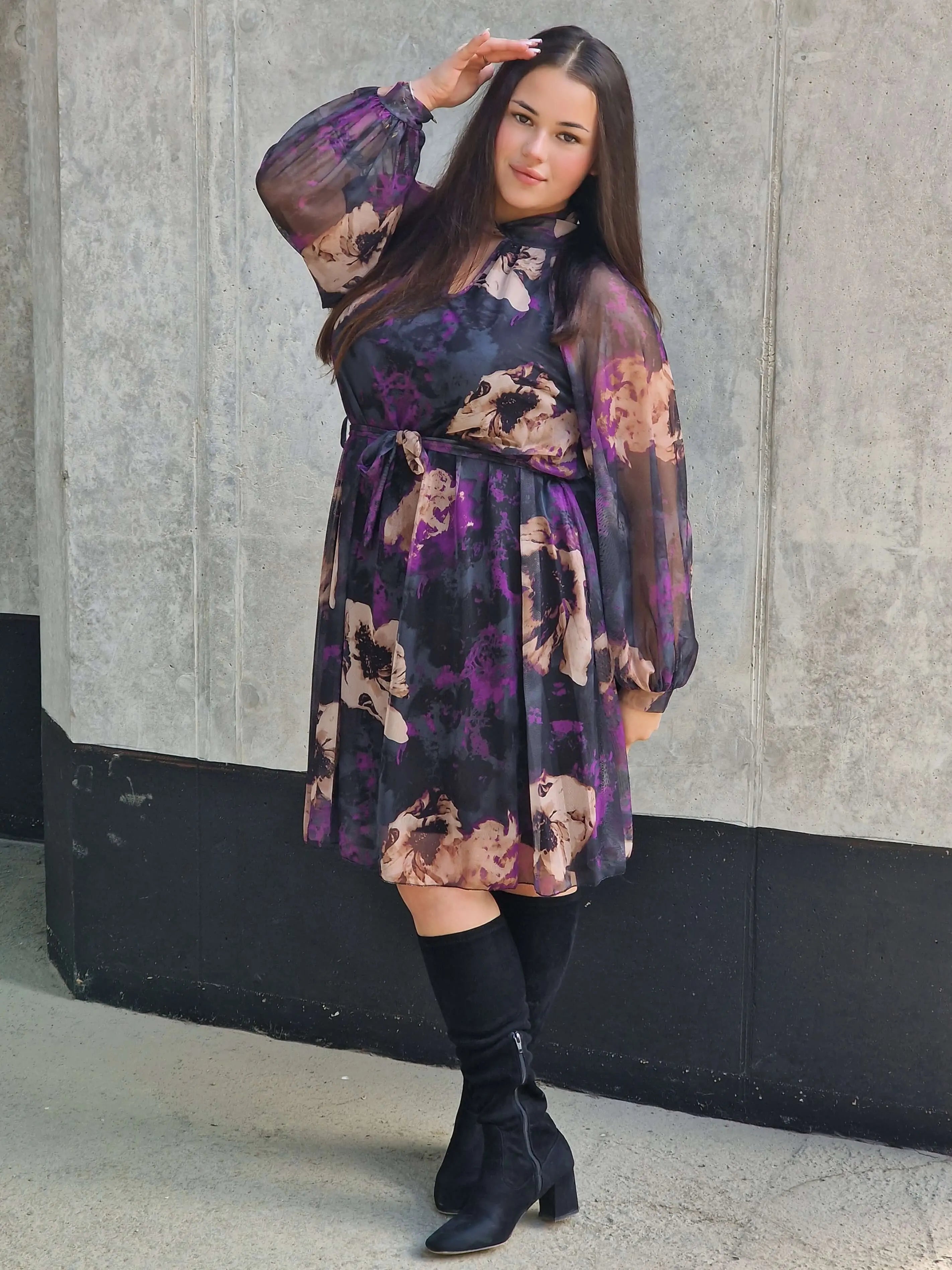 Szyfonowa sukienka plus size w kwiaty – elegancja i lekkość  Stylowa XL Stylowa XL