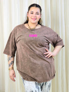 T-shirt plus size z nadrukiem CARE – casualowa moda plus size Stylowa XL