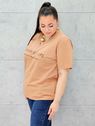 T-shirt plus size z nadrukiem – wygodne i stylowe bluzki XXL Stylowa XL