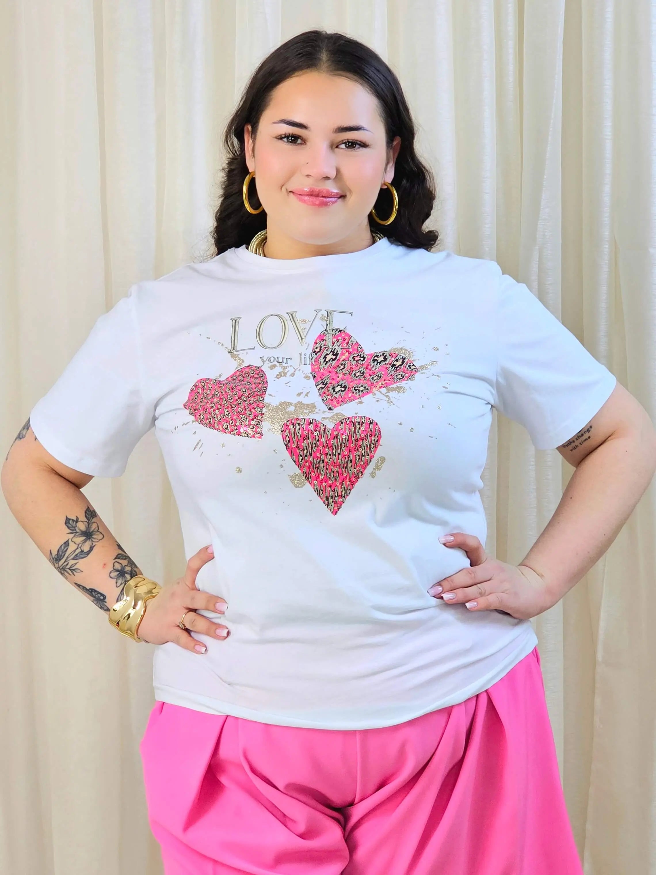 T-shirt plus size z nadrukiem serc – biały t-shirt XXL Stylowa XL Stylowa XL