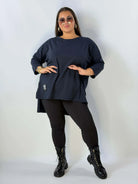 Tunika damska Plus Size z wydłużonym tyłem – wygoda i ponadczasowy styl Stylowa XL