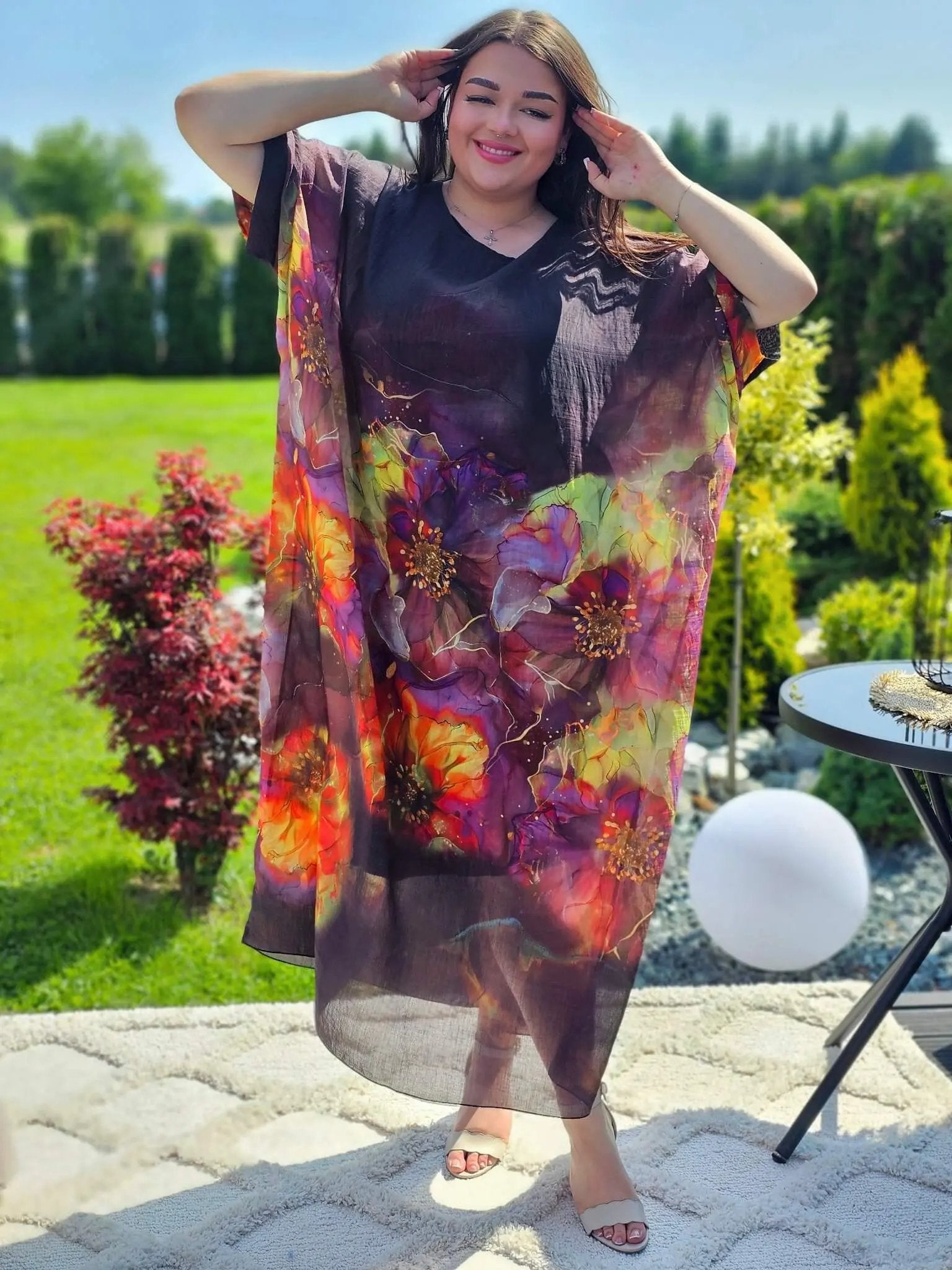 Tunika maxi z malarskimi kwiatami. Stylowa XL