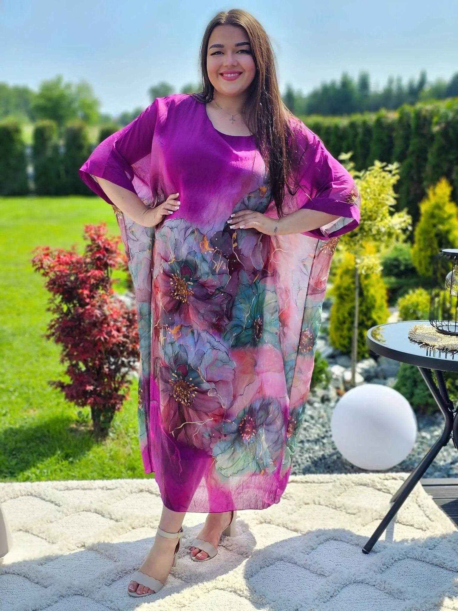 Tunika maxi z malarskimi kwiatami. Stylowa XL