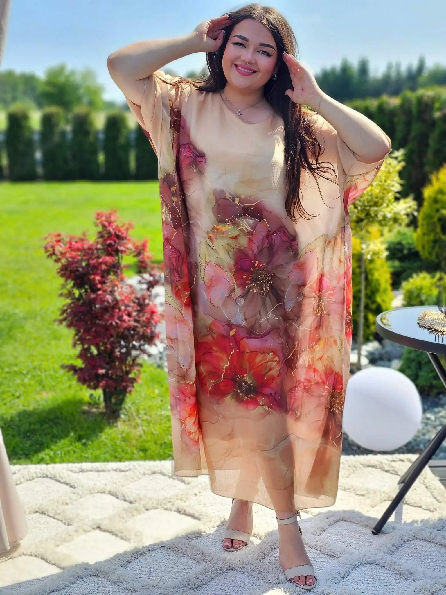 Tunika maxi z malarskimi kwiatami. Stylowa XL