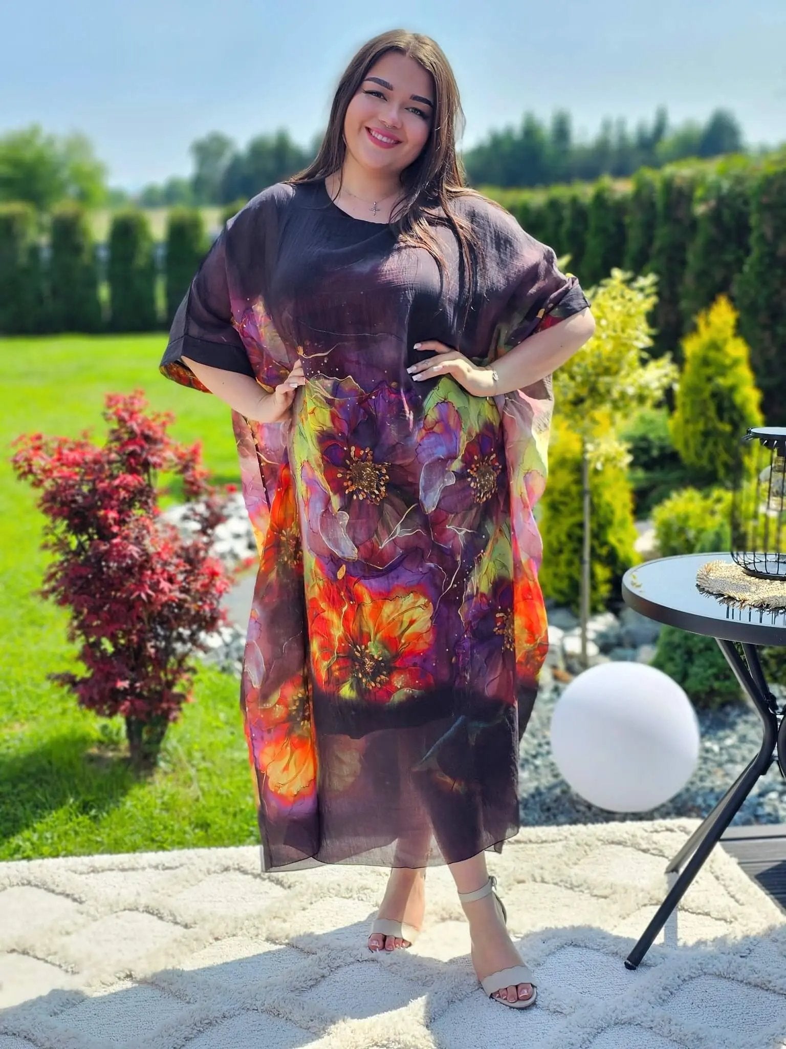 Tunika maxi z malarskimi kwiatami. Stylowa XL