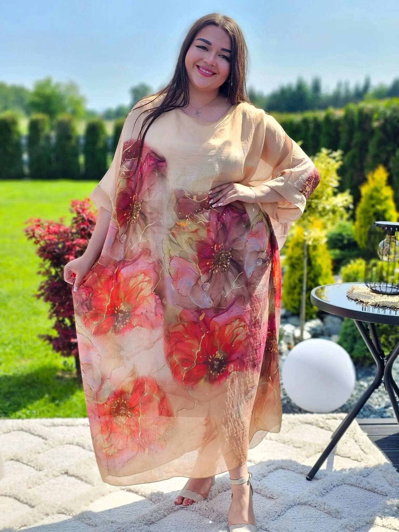 Tunika maxi z malarskimi kwiatami. Stylowa XL