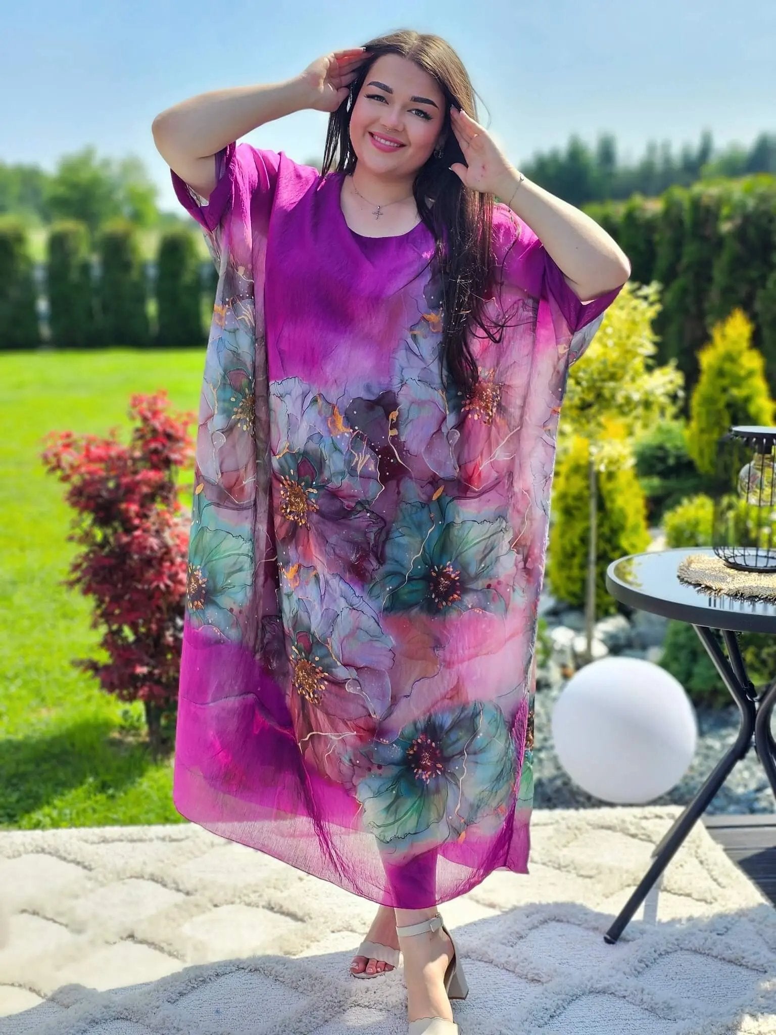 Tunika maxi z malarskimi kwiatami. Stylowa XL