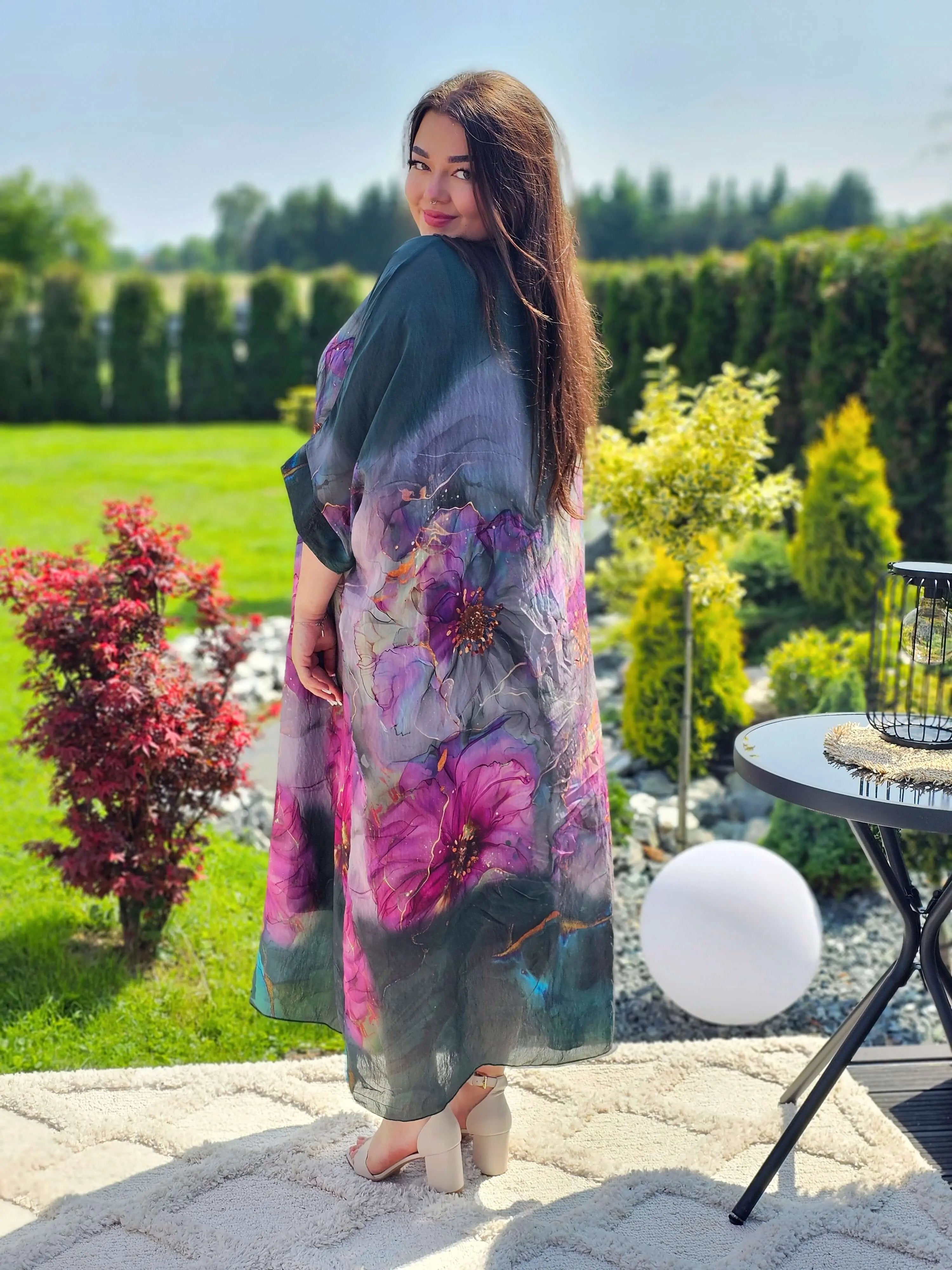 Tunika maxi z malarskimi kwiatami. Stylowa XL