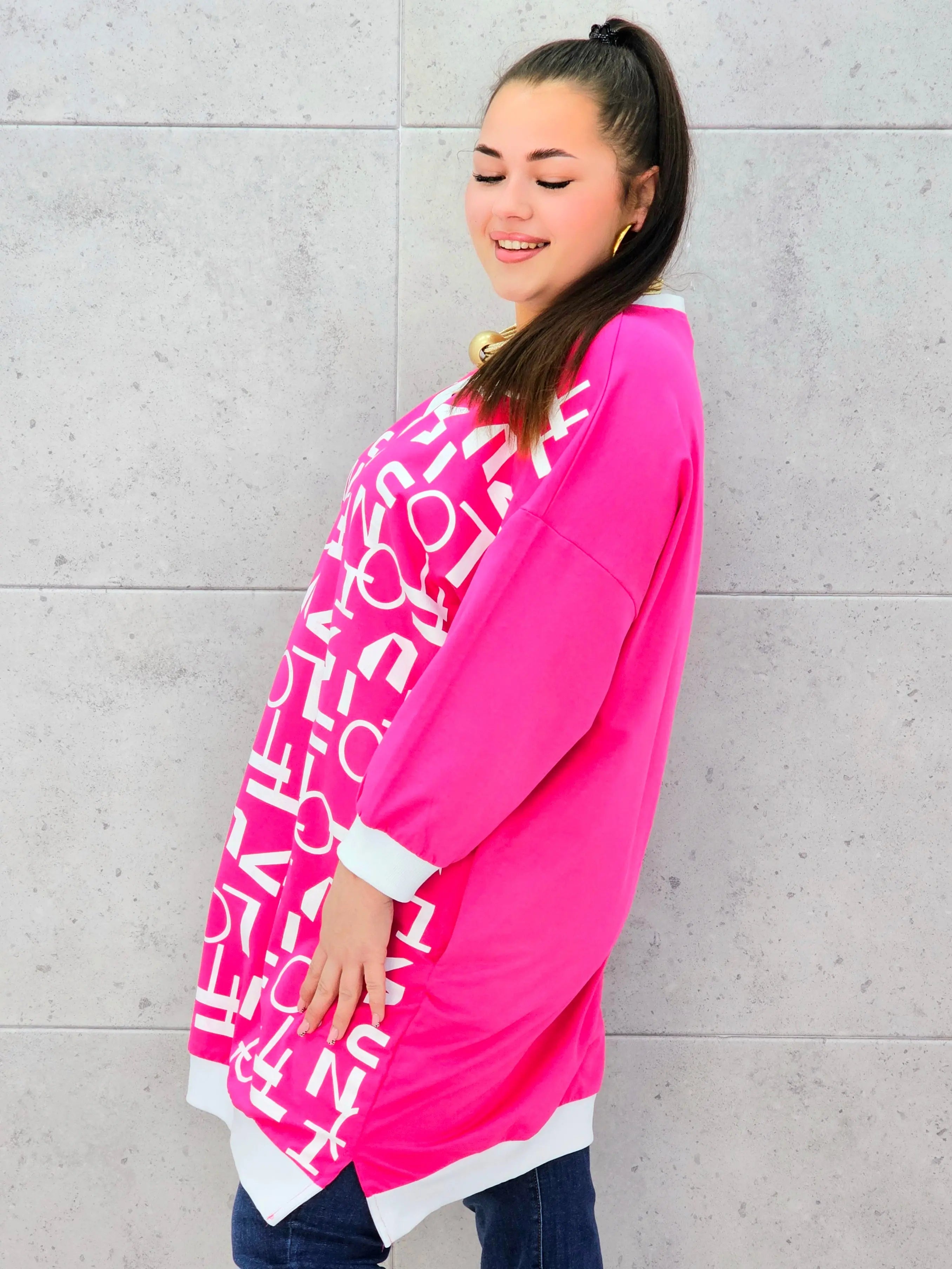 Tunika plus size z modnym nadrukiem – energetyczny róż dla kobiet XXL Stylowa XL