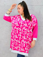 Tunika plus size z modnym nadrukiem – energetyczny róż dla kobiet XXL Stylowa XL