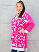 Tunika plus size z modnym nadrukiem – energetyczny róż dla kobiet XXL Stylowa XL