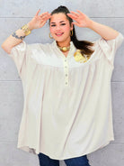 Tunika plus size z ozdobną złotą kieszenią – elegancja i komfort dla kobiet XXL Stylowa XL