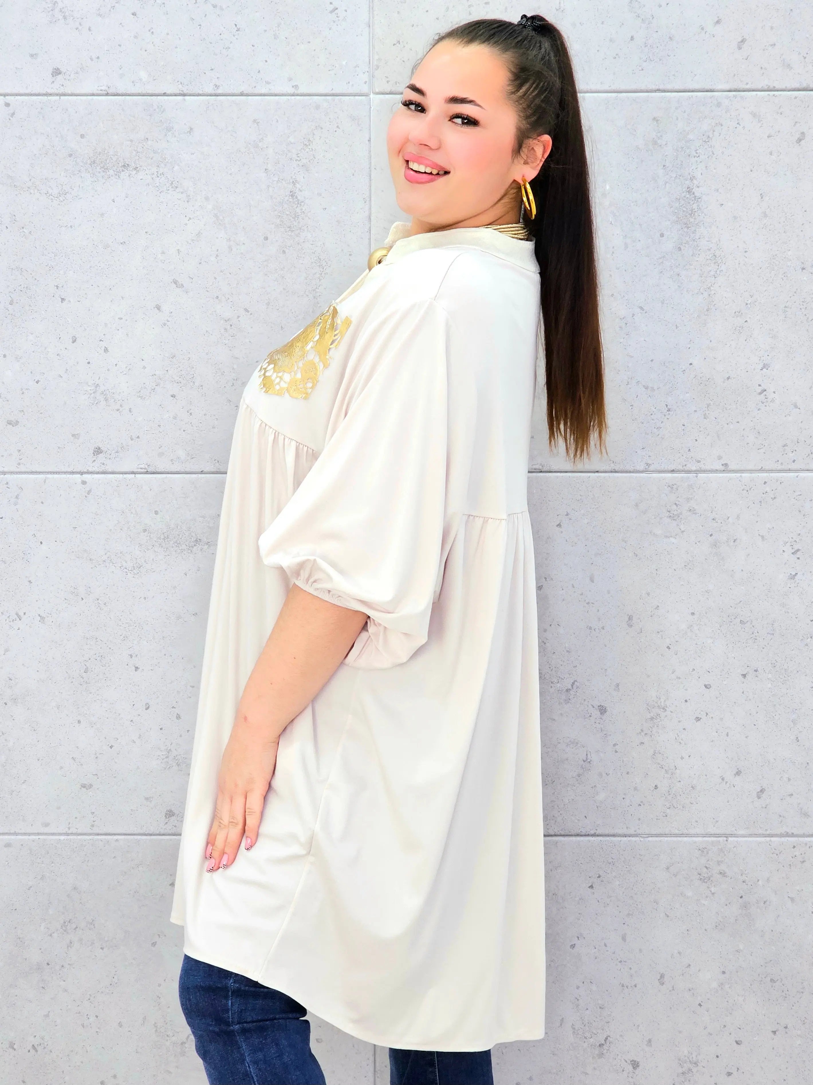 Tunika plus size z ozdobną złotą kieszenią – elegancja i komfort dla kobiet XXL Stylowa XL