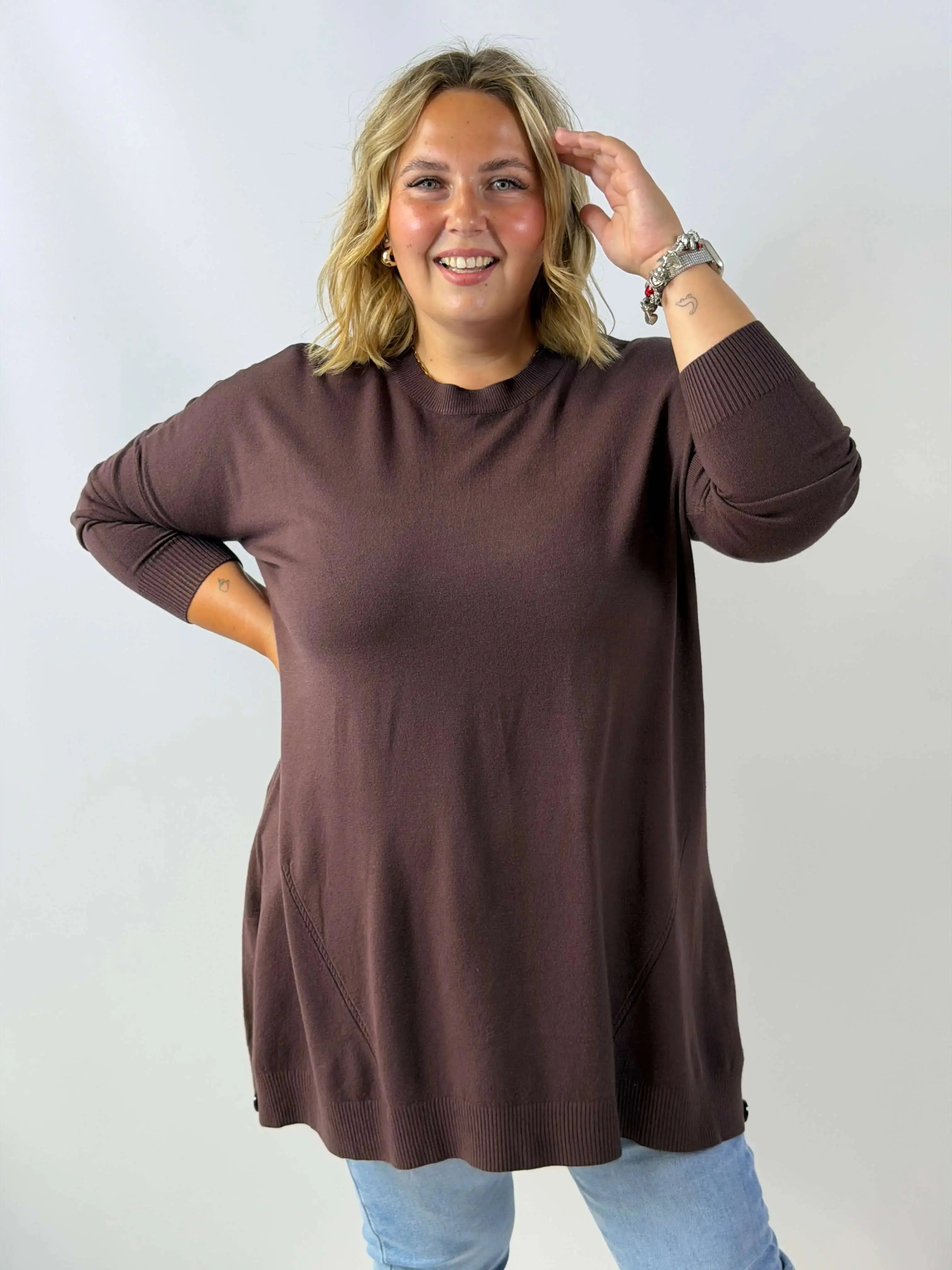 Tunika sweterkowa Plus Size z ozdobnymi guzikami po bokach Stylowa XL