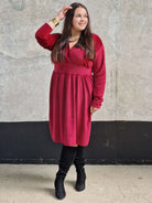 Welurowa sukienka z dekoltem na plecach Stylowa XL