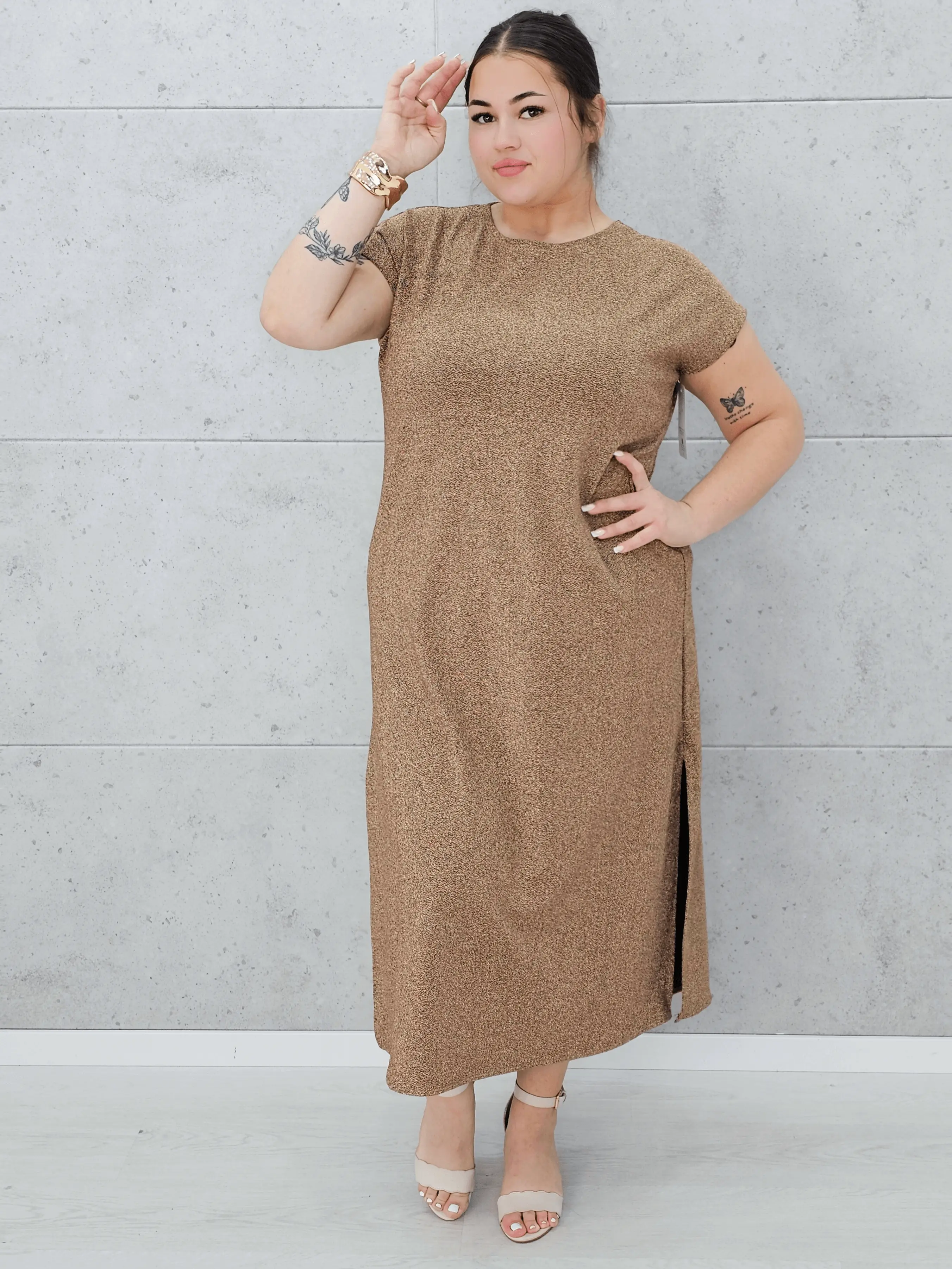 Złocista sukienka z połyskiem Stylowa XL