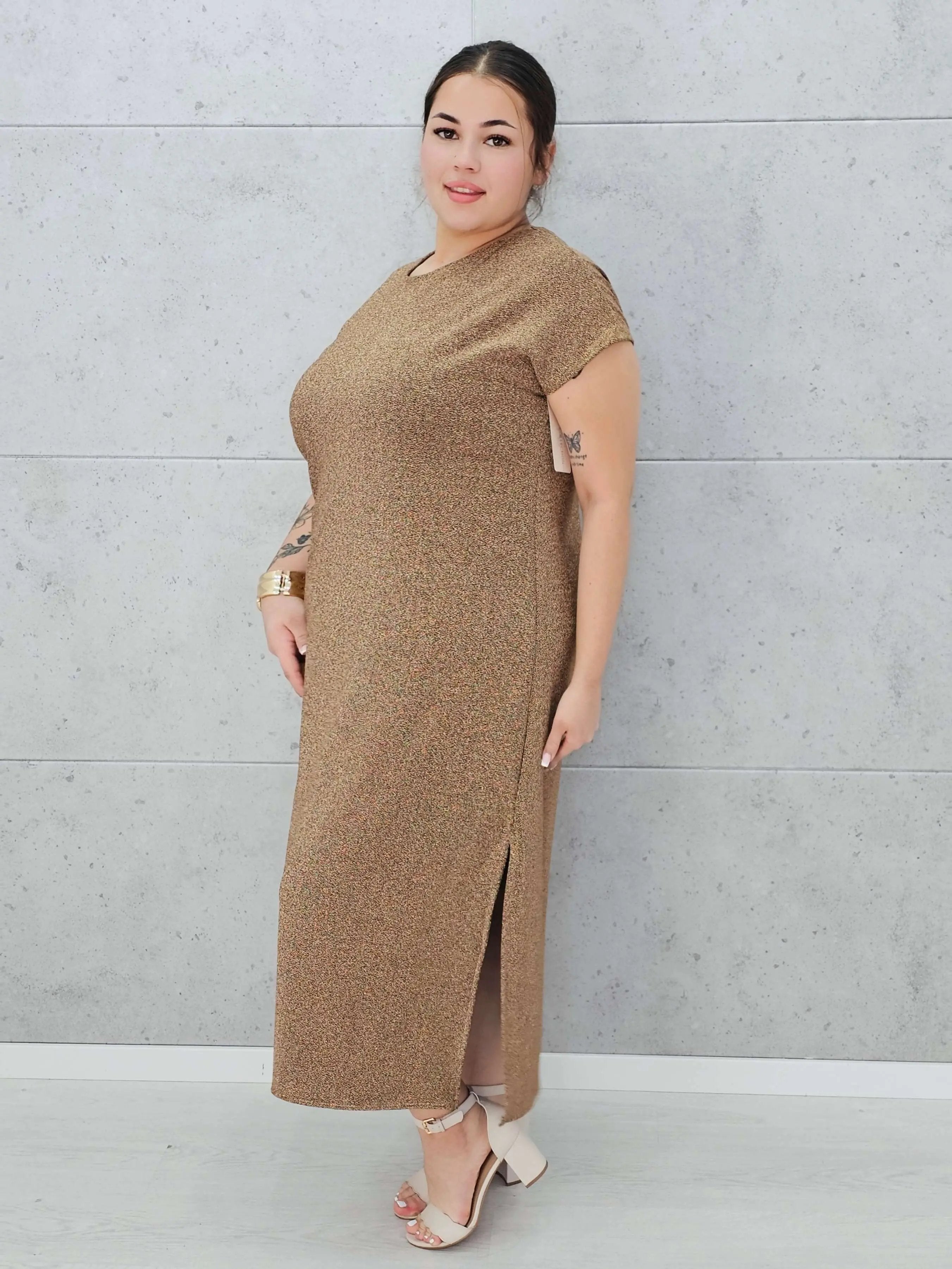 Złocista sukienka z połyskiem Stylowa XL