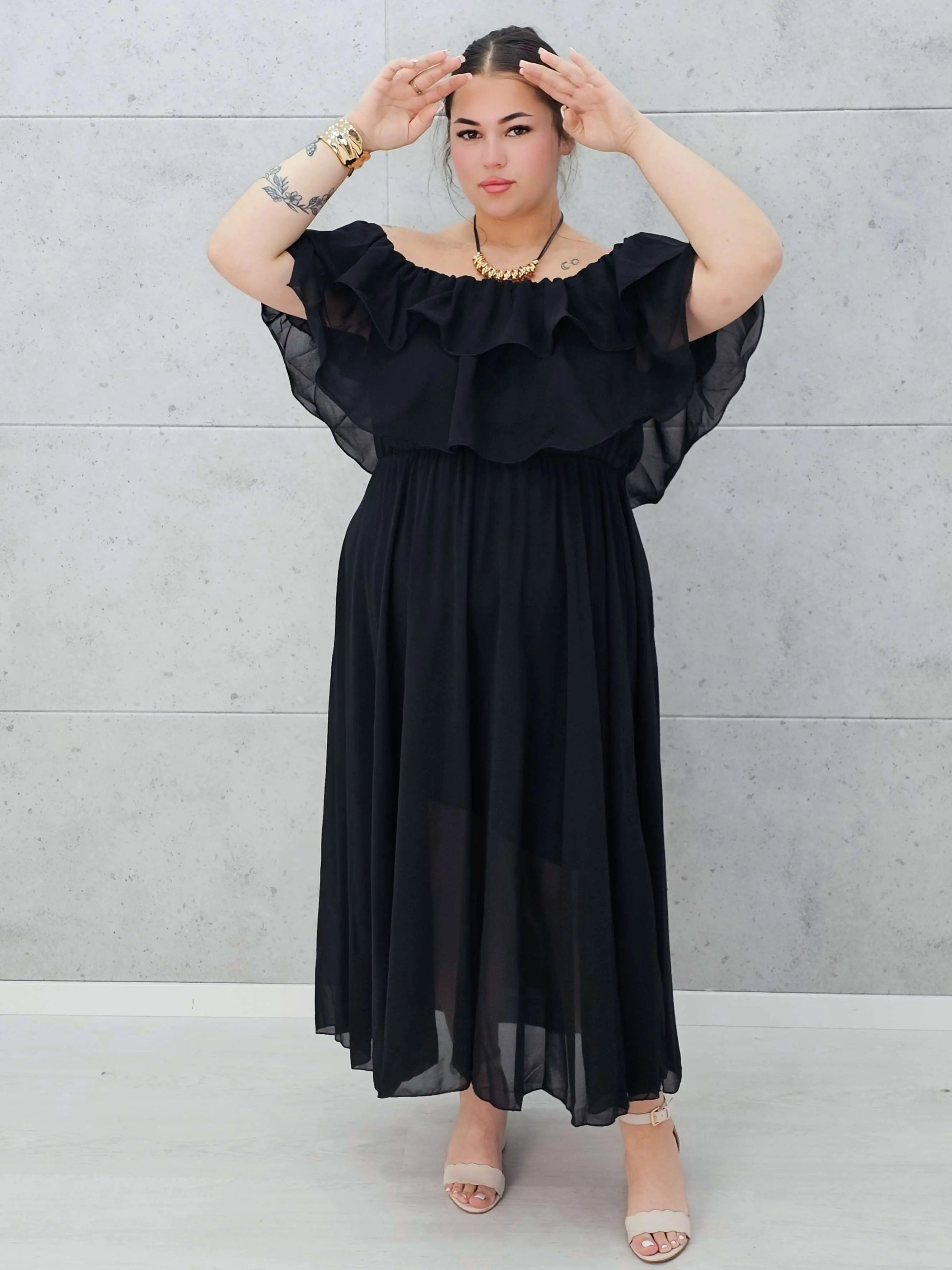 Zwiewna sukienka hiszpanka z efektowną falbaną Stylowa XL