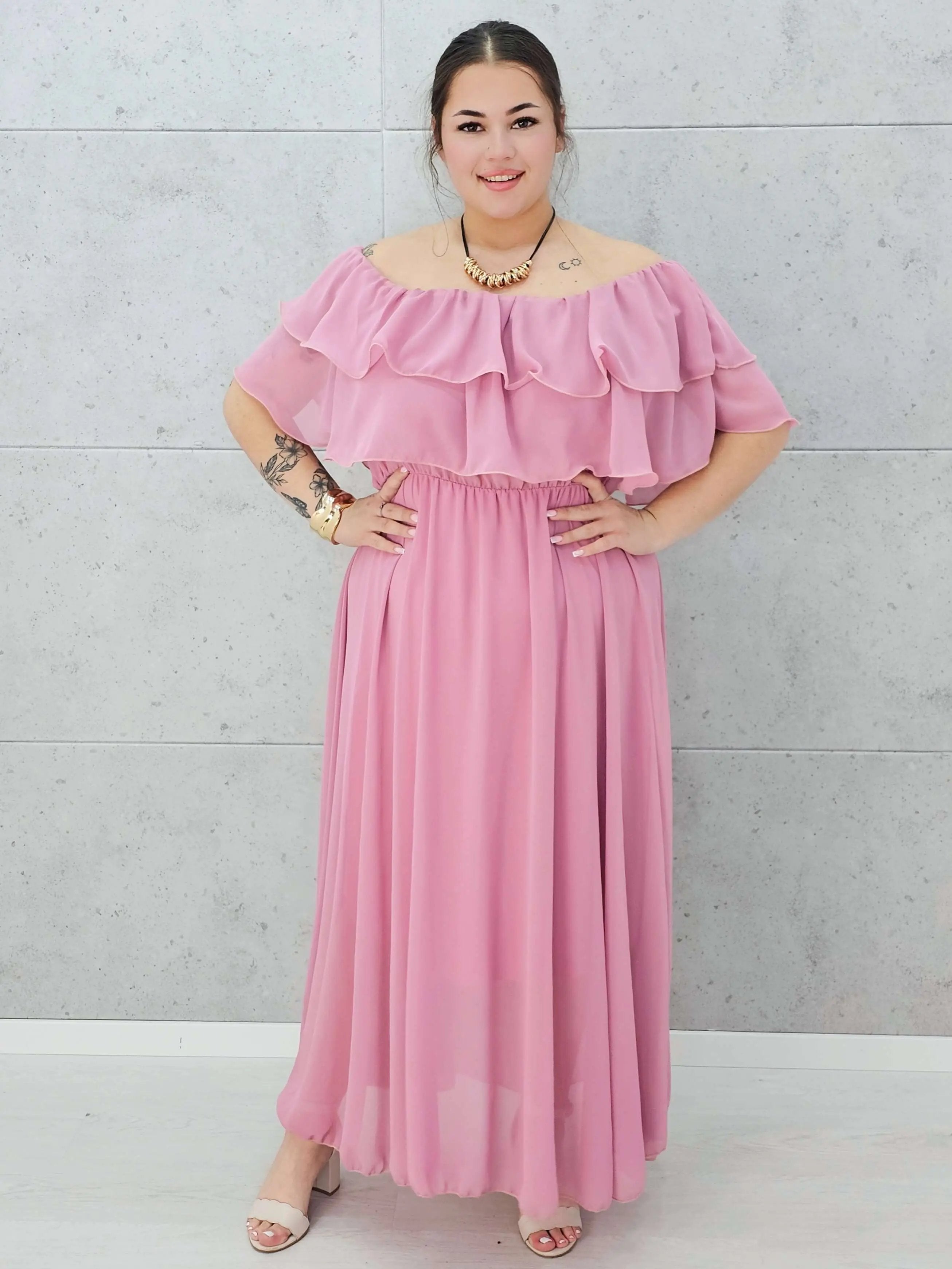 Zwiewna sukienka hiszpanka z efektowną falbaną Stylowa XL