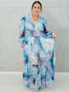 Zwiewna sukienka maxi w odcieniach błękitu Stylowa XL