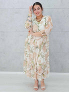 Zwiewna sukienka w kwiaty maxi z falbaną –moda dla kobiet plus size Stylowa XL