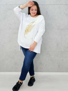 bluzka ze złotym piórem plus size – stylizacja w całości 