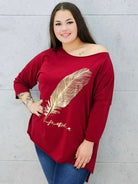 bluzka ze złotym piórem bordo  plus size detale 