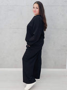 Dres plus size z szerokimi spodniami – komfortowa moda XXL na co dzień i wyjątkowe okazje Stylowa XL