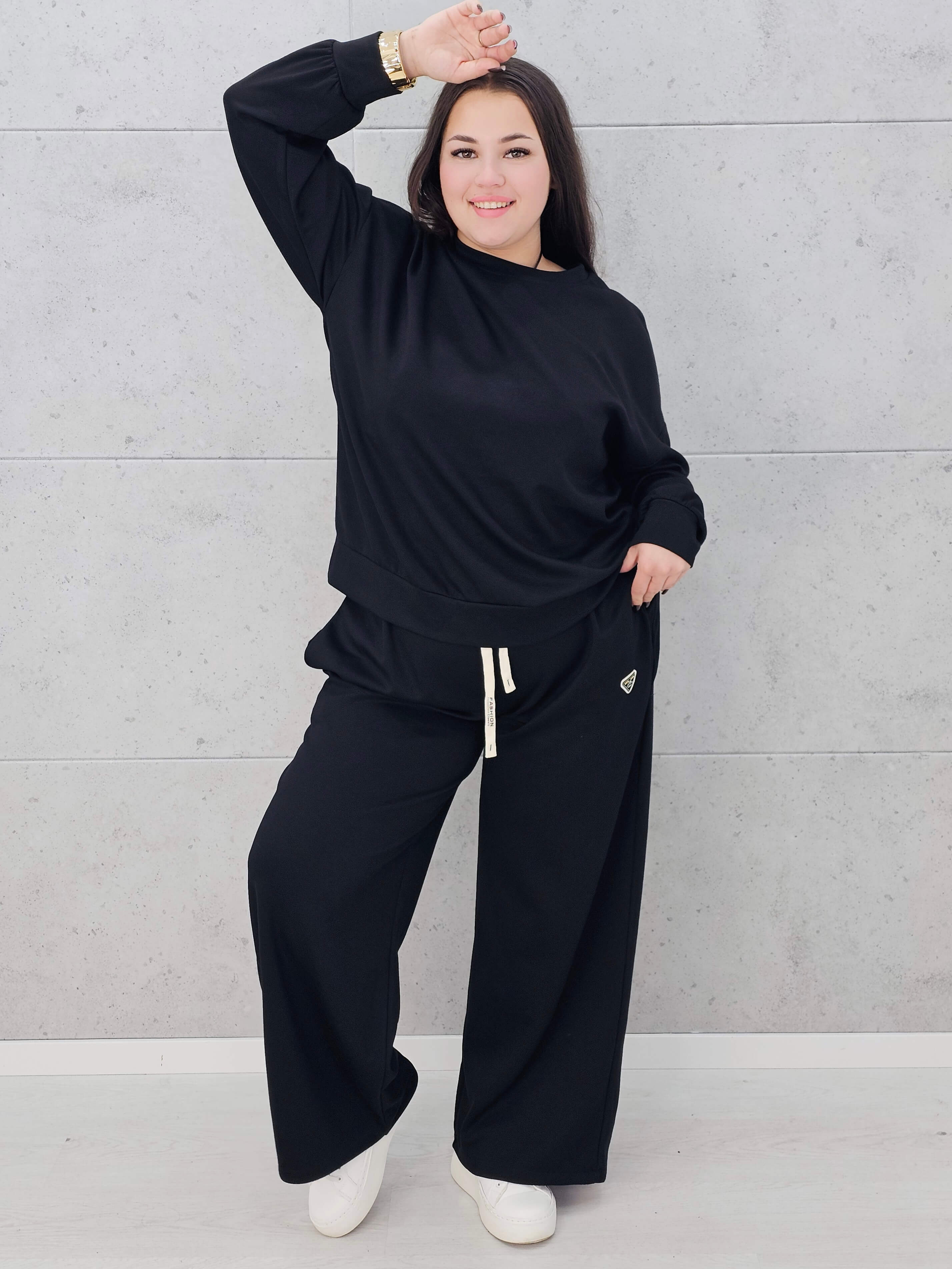 Dres plus size z szerokimi spodniami – komfortowa moda XXL na co dzień i wyjątkowe okazje Stylowa XL