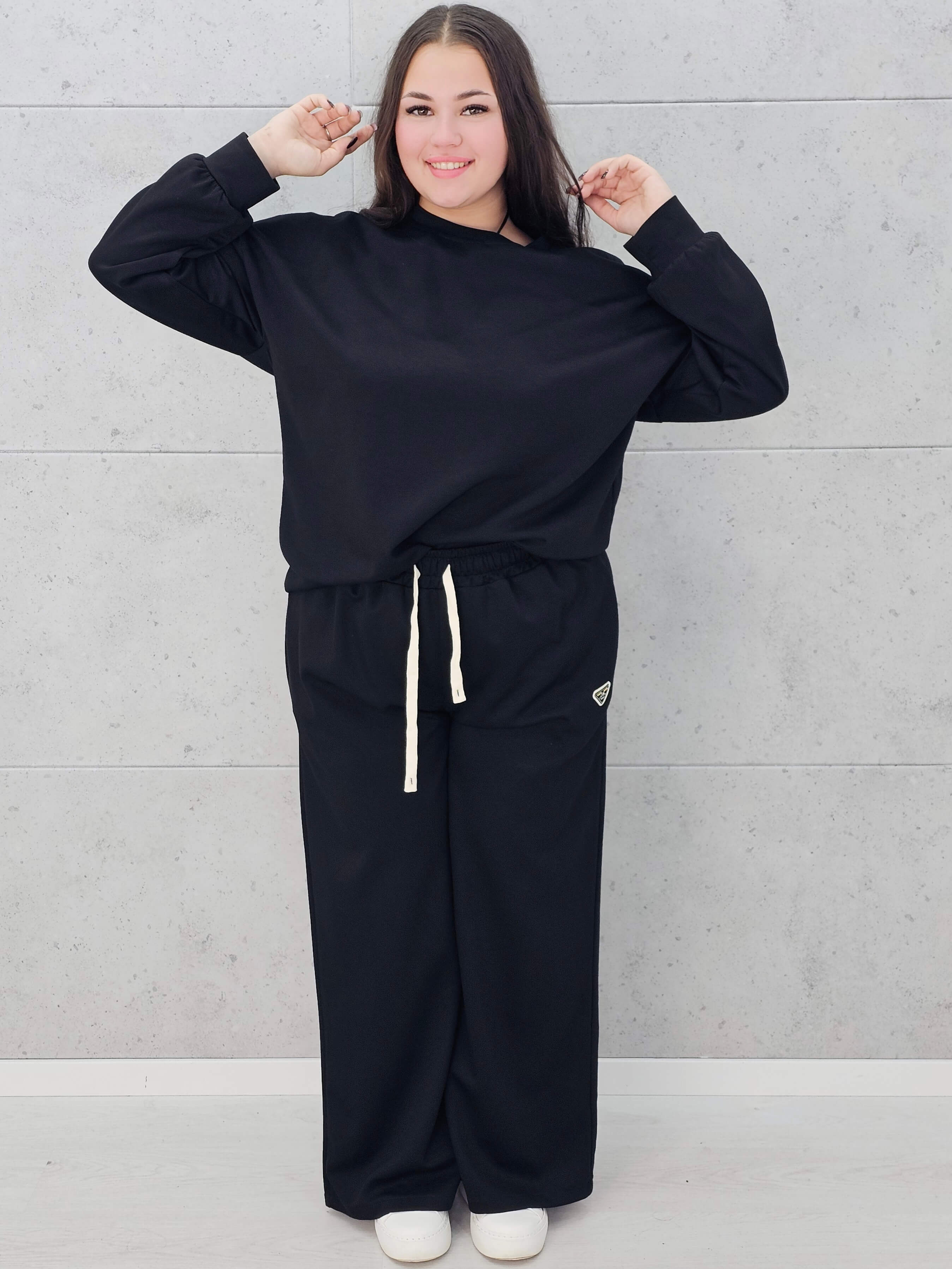 Dres plus size z szerokimi spodniami – komfortowa moda XXL na co dzień i wyjątkowe okazje Stylowa XL