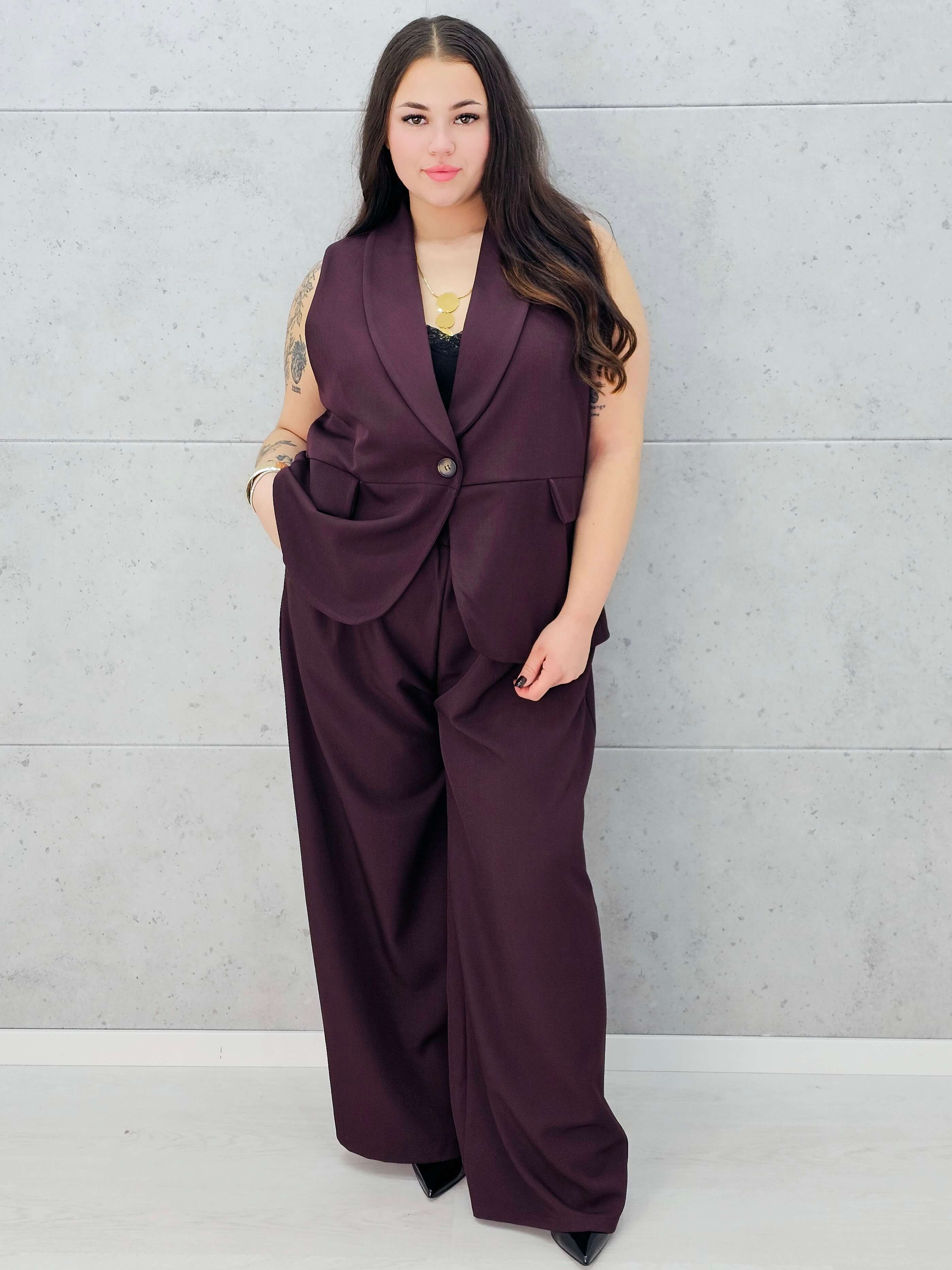 Komplet z kamizelką plus size – elegancka moda XXL na każdą okazję Stylowa XL