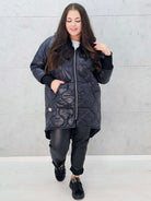 Kurtka plus size czarna z kieszeniami – stylowa propozycja na jesień