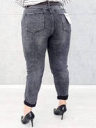 Spodnie jeansowe StylowaXL – nowoczesny fason i perfekcyjne dopasowanie w modzie plus size. M.Sara Stylowa XL